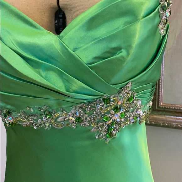 Green evening dress to help live your best life, 4 - Picture 6 of 8